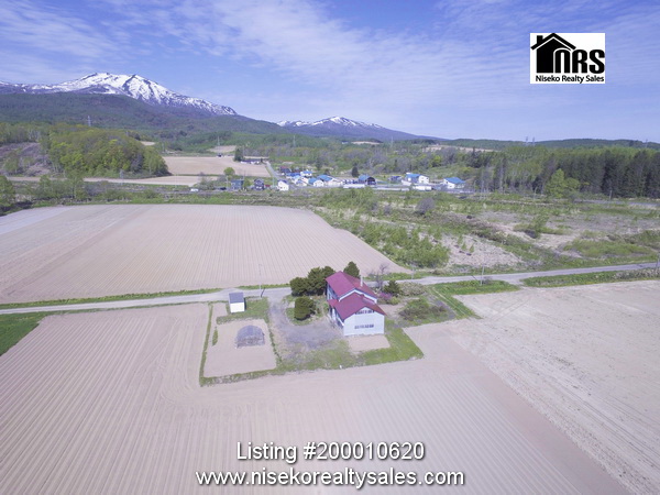 Mt Niseko Annupuri seen in the background.