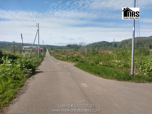 Kutchan Sub-division Developmemt Land showing 5m wide town road to North-east of property.